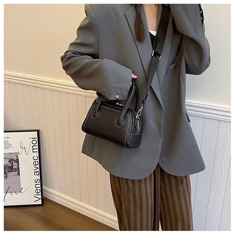 Luxurious, high-quality Crossbody shoulder bag for women