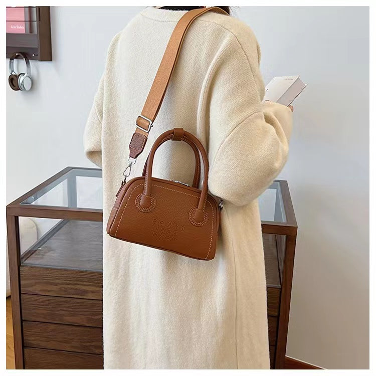 Luxurious, high-quality Crossbody shoulder bag for women