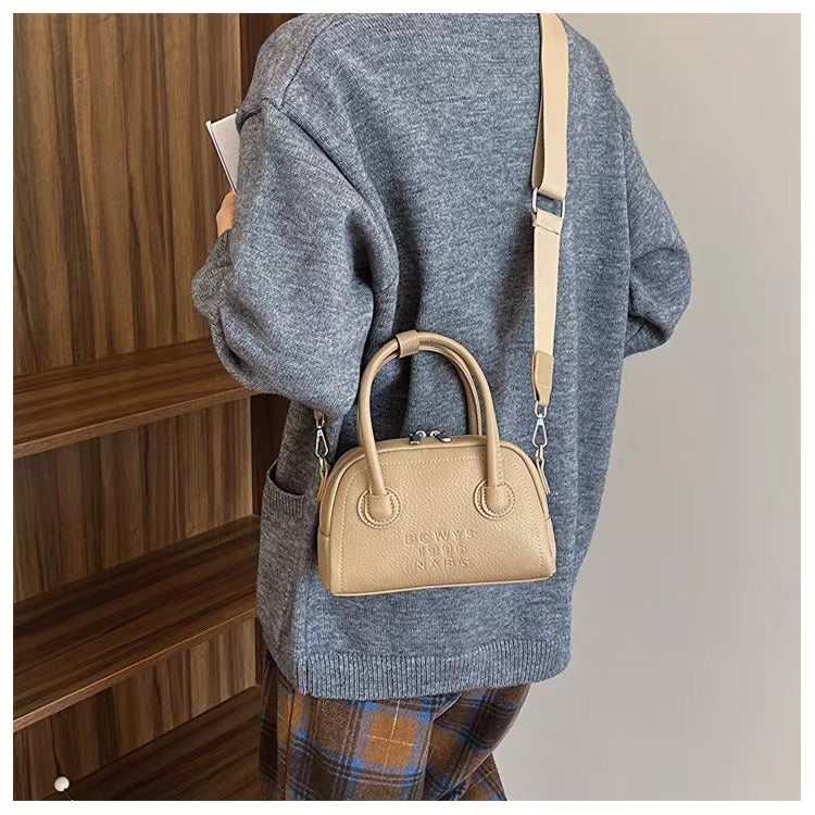 Luxurious, high-quality Crossbody shoulder bag for women