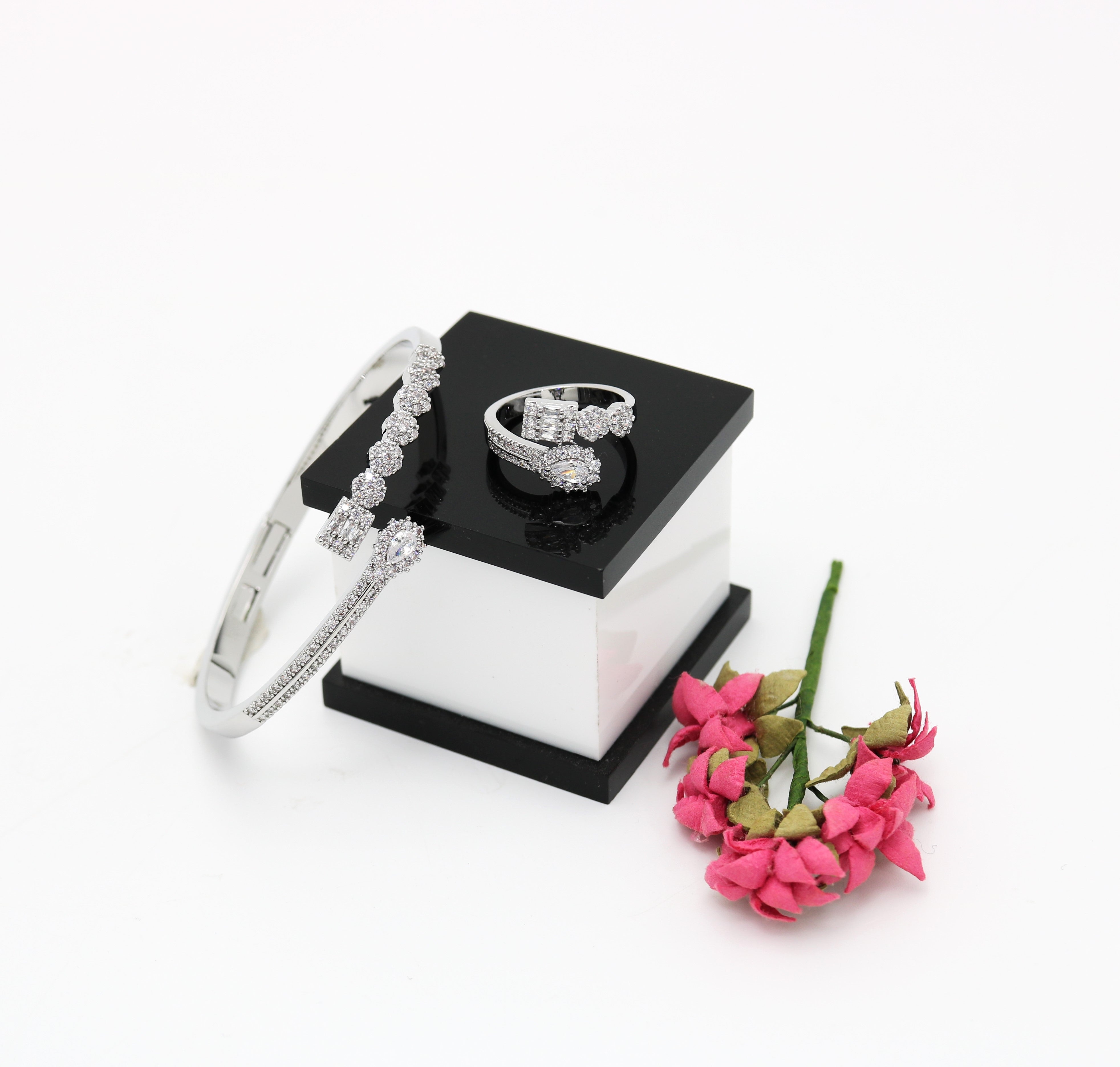 A ring set with a bracelet made of zircon stones Main image