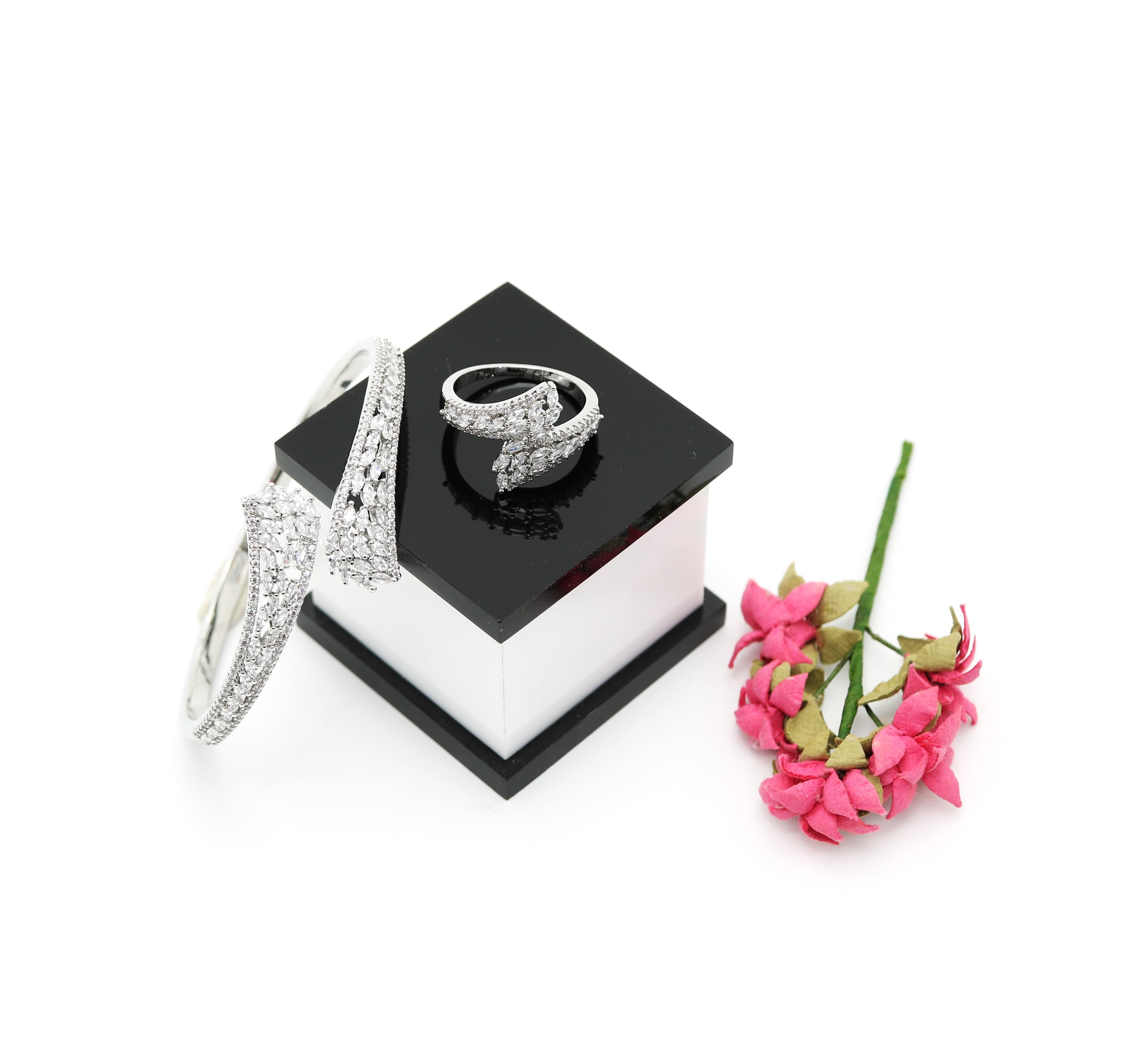 A ring set with a bracelet made of zircon stones Main image