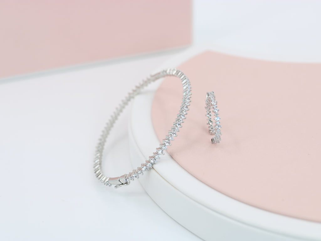 طقم خواتم مع سوار مصنوع من أحجار الزركون