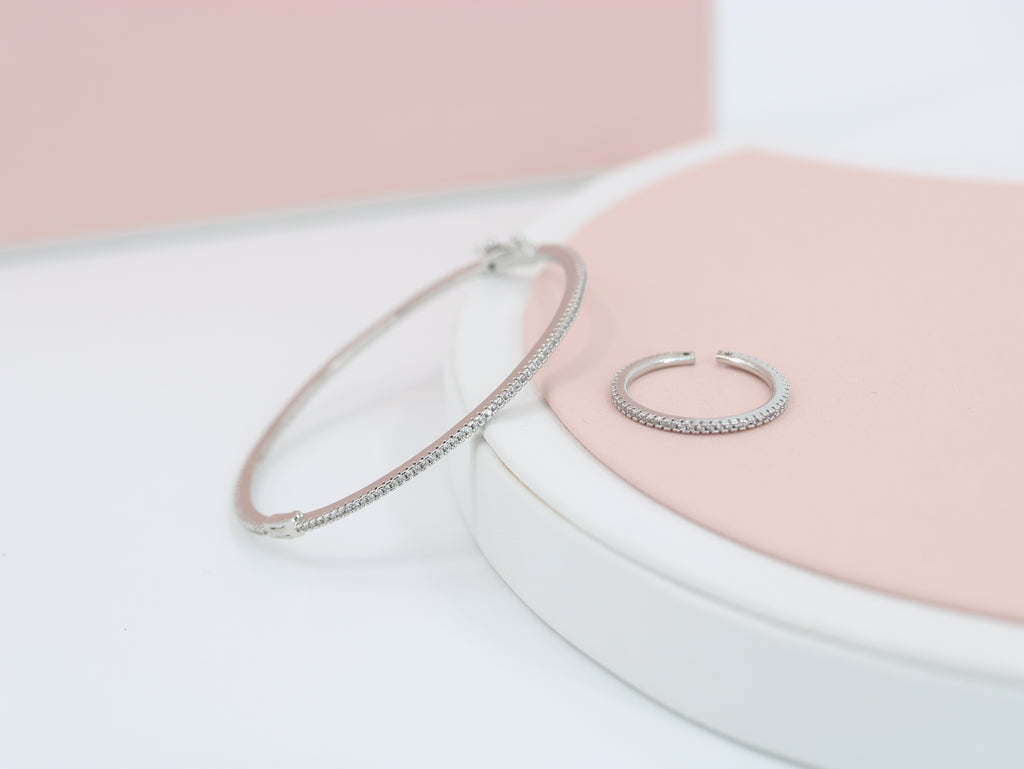 A ring set with a bracelet made of zircon stones