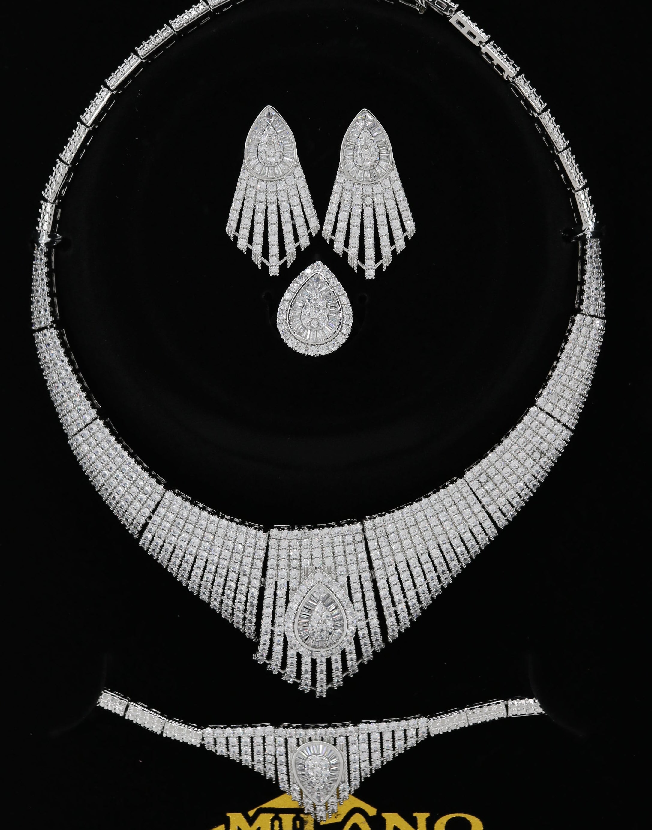 طقم عقد
