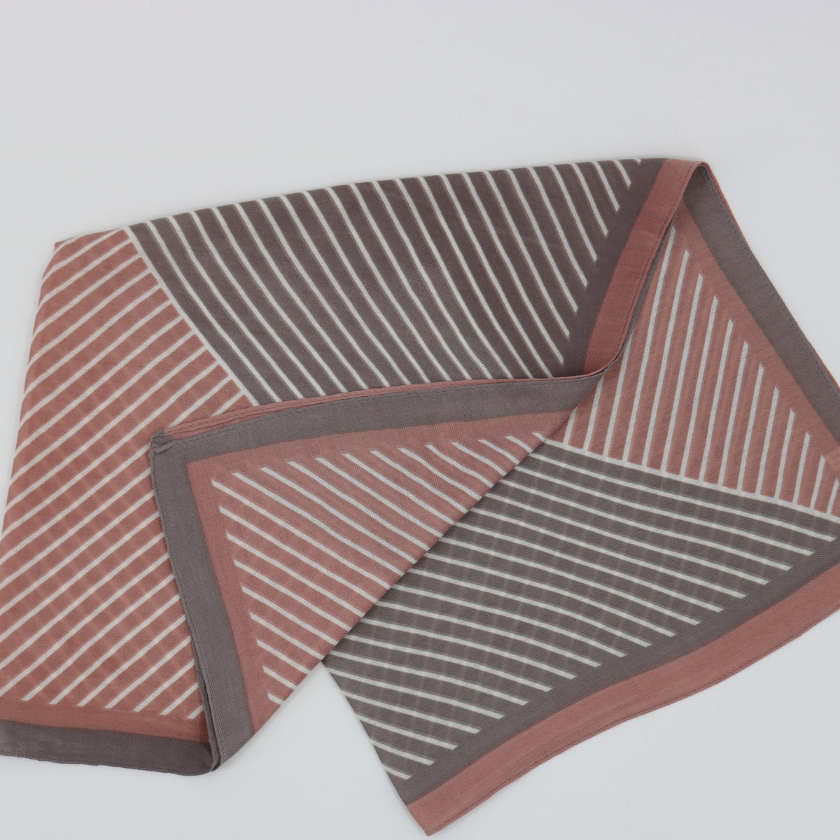 حجاب قطن مربع 65*65