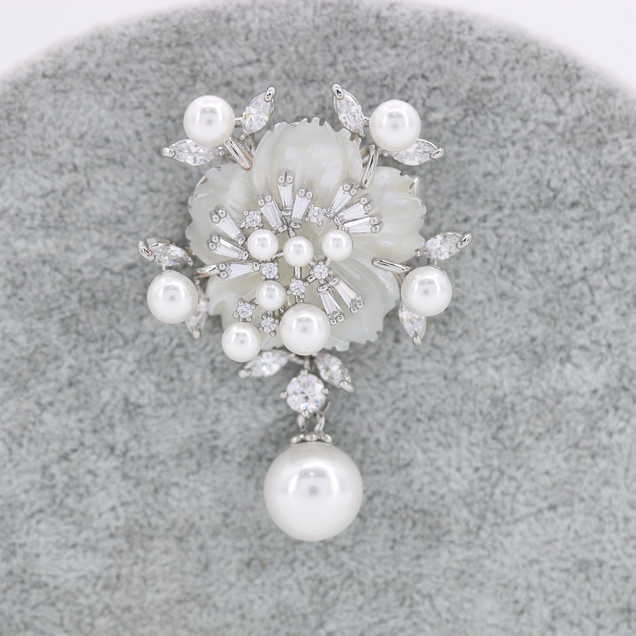 Brooch Main image