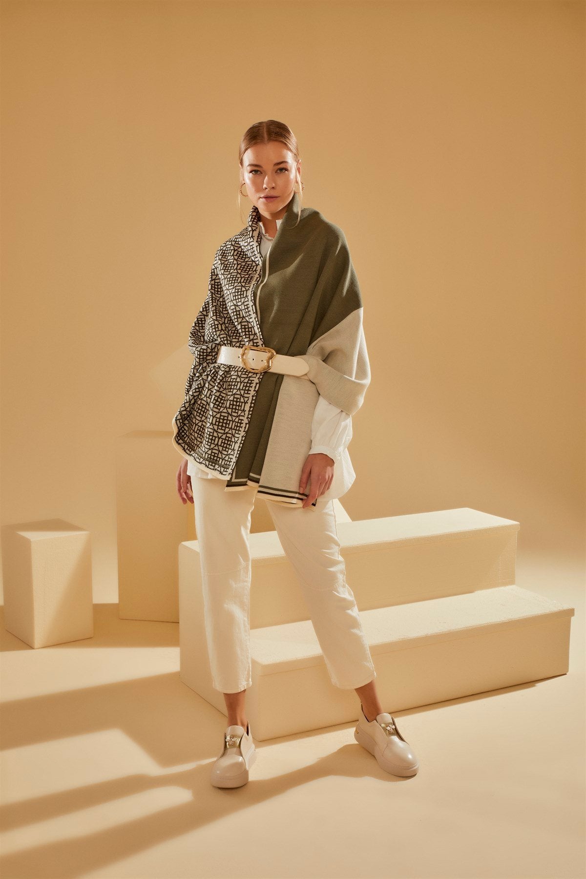 Women's  Pattern Shoulder Shawl Secondary image