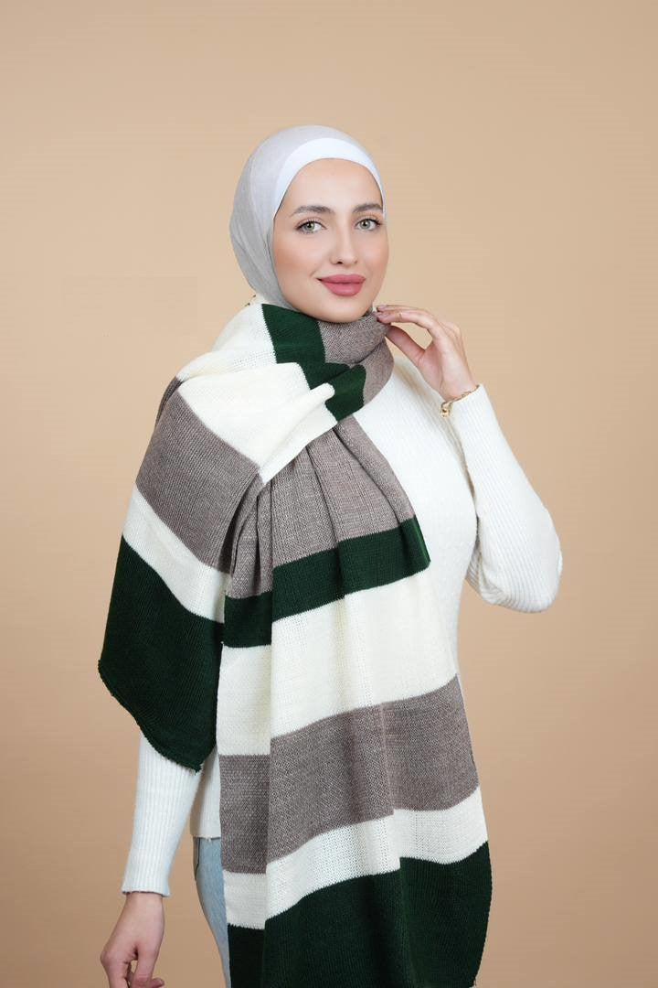 Knitted Shawl Secondary image