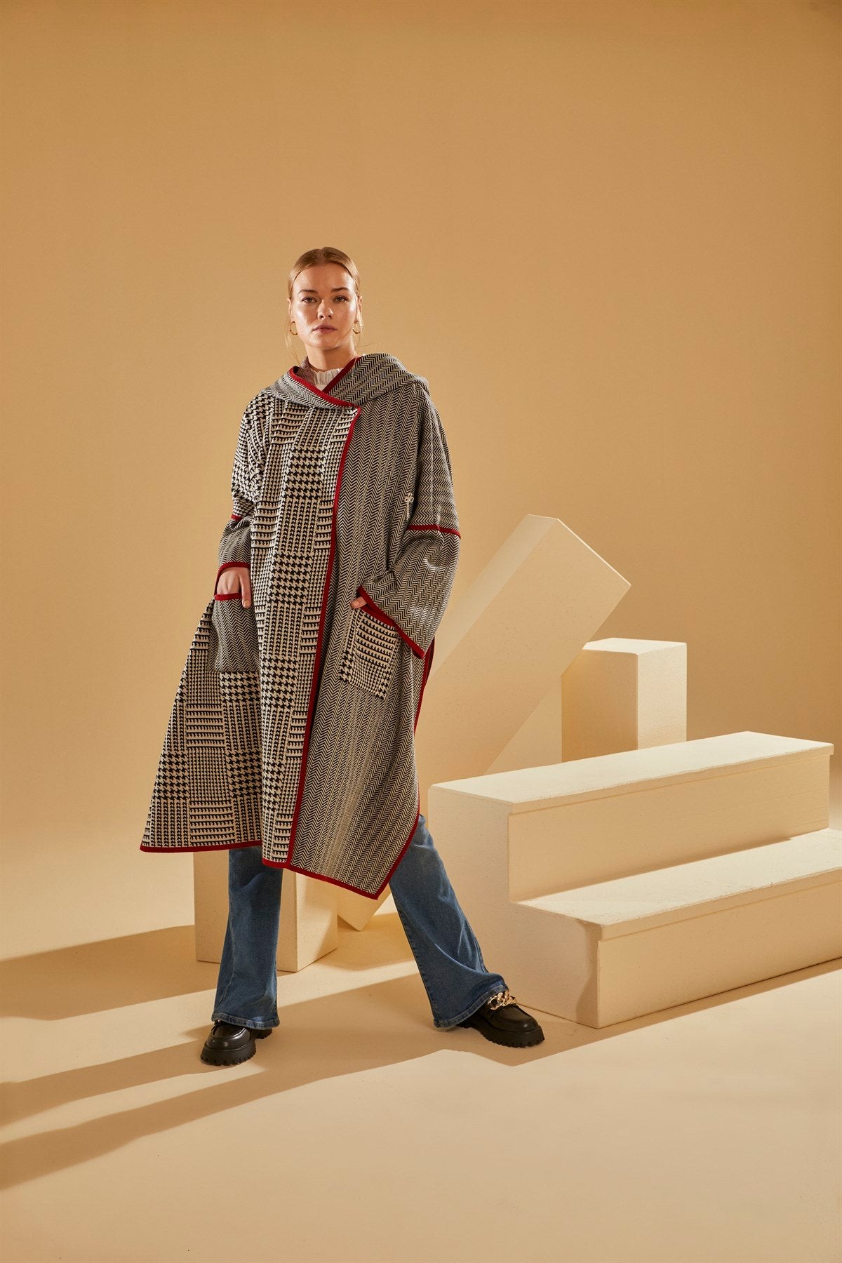 Women's Tribal Pattern Pocket Poncho Secondary image