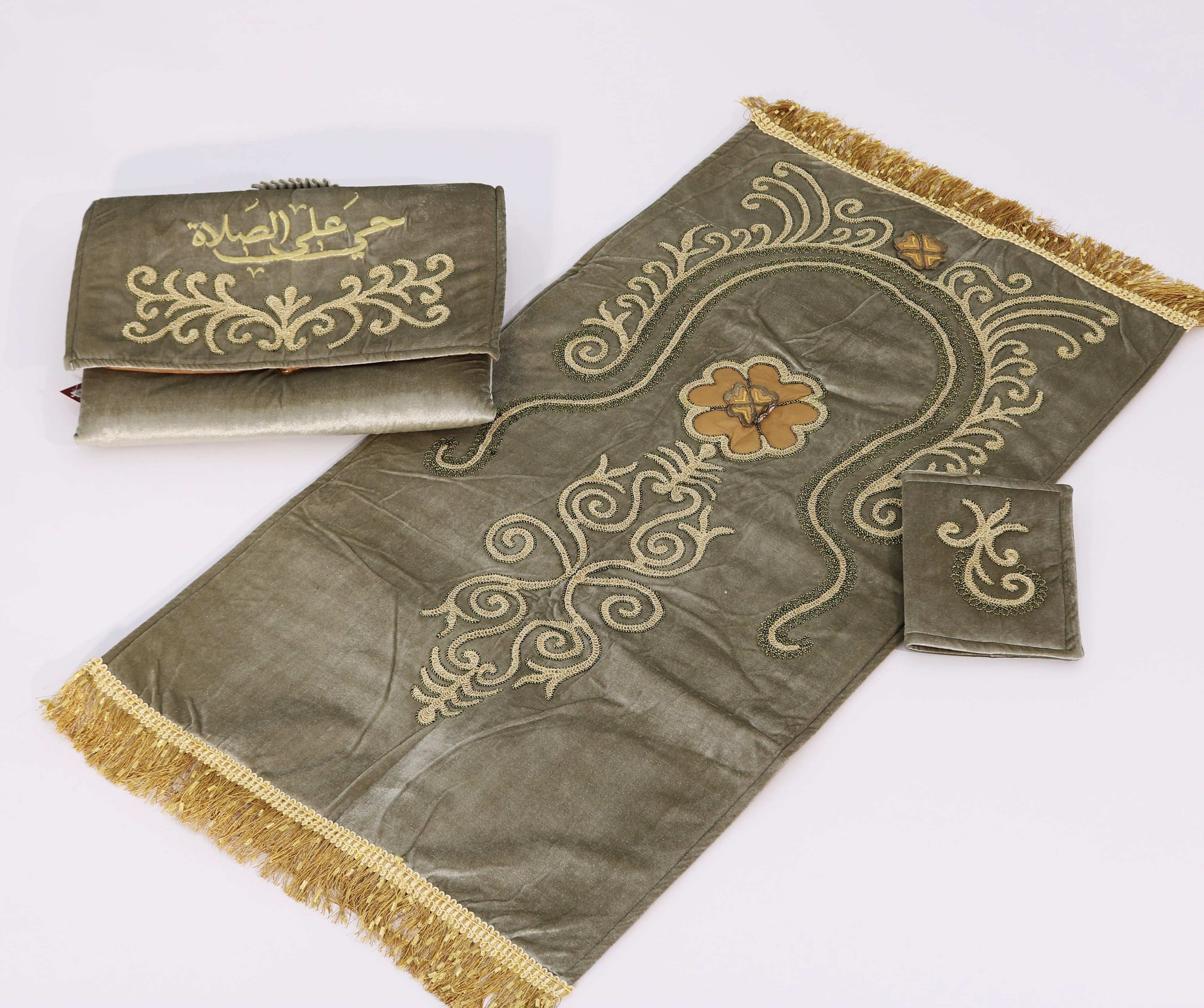 A beautiful rug prayer with a unique and beautiful engraving