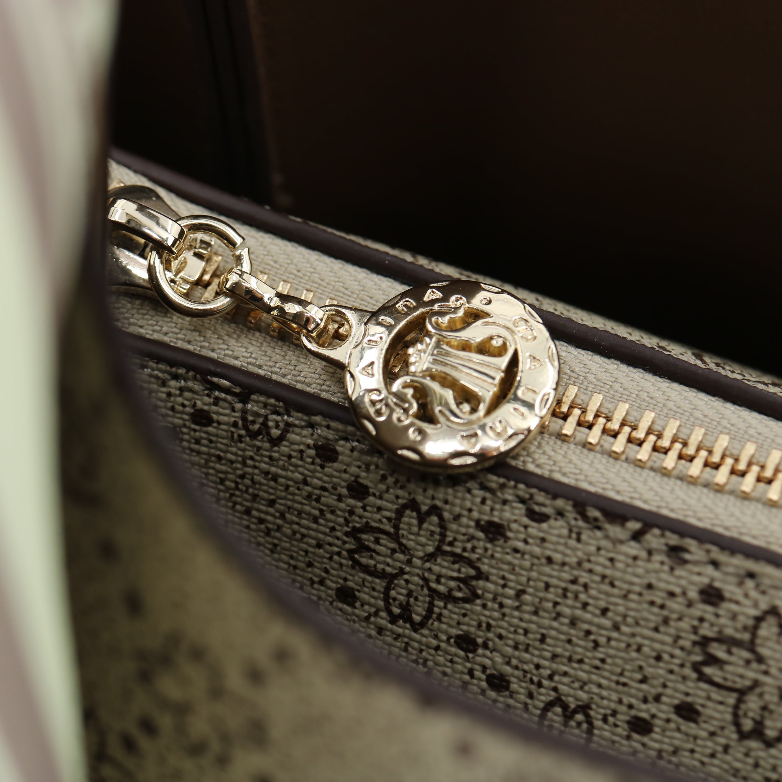 Women's handbag