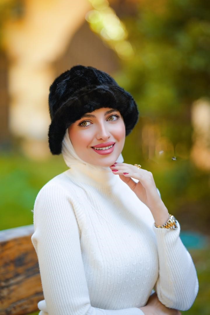 fur hat Secondary image