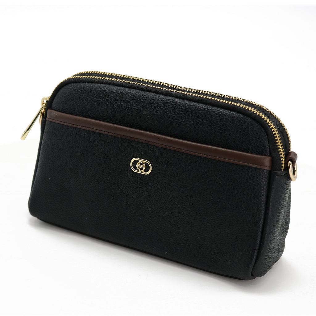 شنطة كروس بودي سادة بتصميم بروش ذهبي