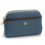 شنطة كروس بودي سادة بتصميم بروش ذهبي