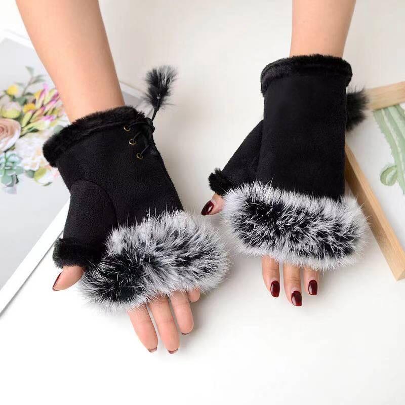 Gloves - NOORAN ALMASSI - نوران ألماسي